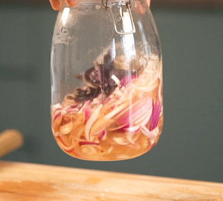 Fermer le pot et laisser refroidir. Les pickles...