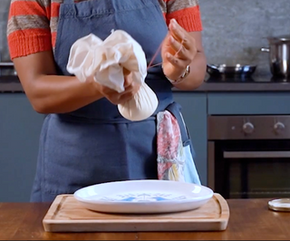 Fermer avec un élastique et placer 24h au réfri...